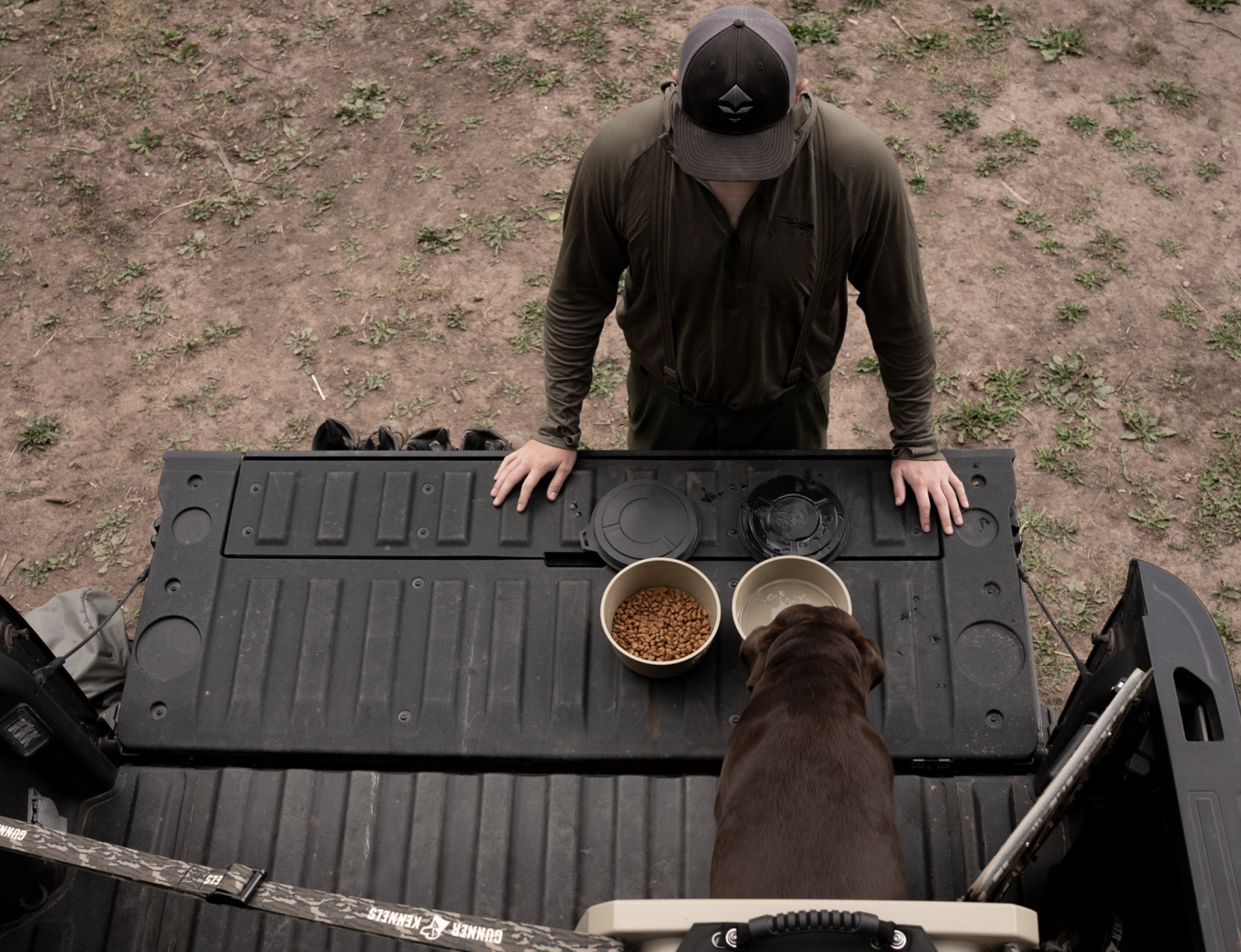 GUNNER DOG BOWL - TAN